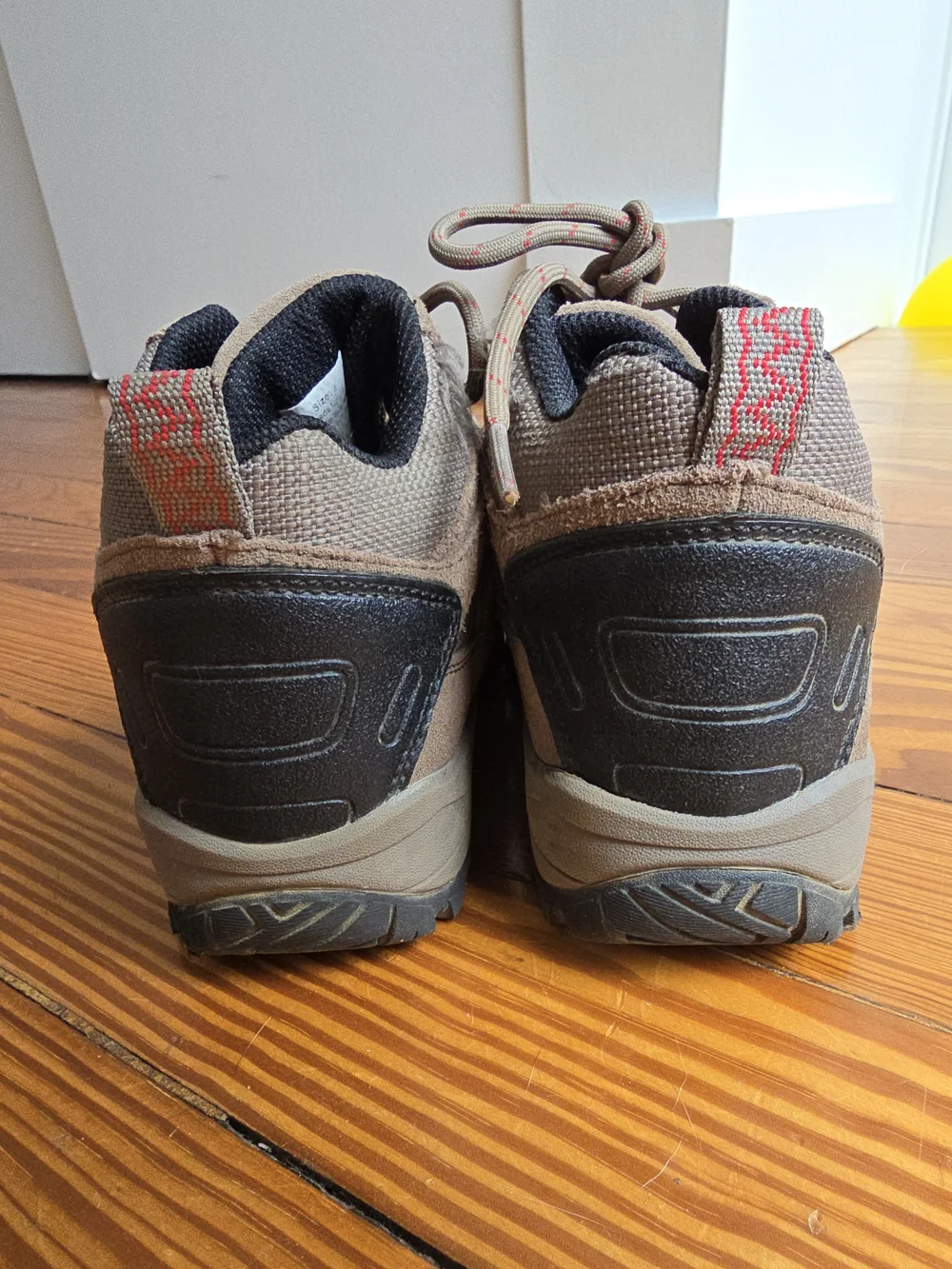 Northside Kids Waterproof Hiking Boots in Brown and Gray Sz 2